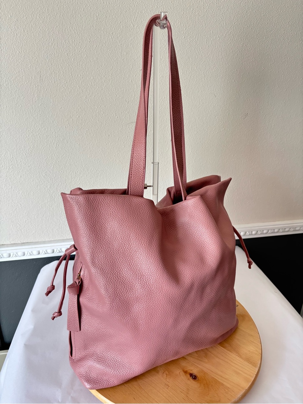 NEW Tote Le Monde Roma Cinch 100% Leather Everyday Pebbled Tote in Dusty Rose - Picture 3 of 6